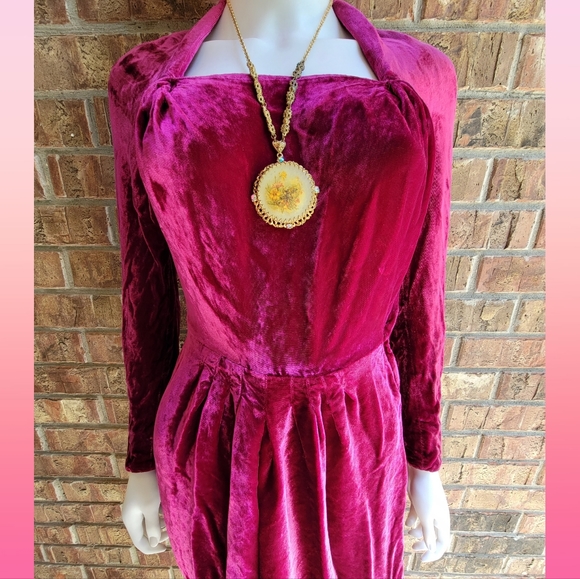 COPY - Vintage 1970's handmade long sleeve velvet magenta swing dress with squa… - Picture 5 of 8